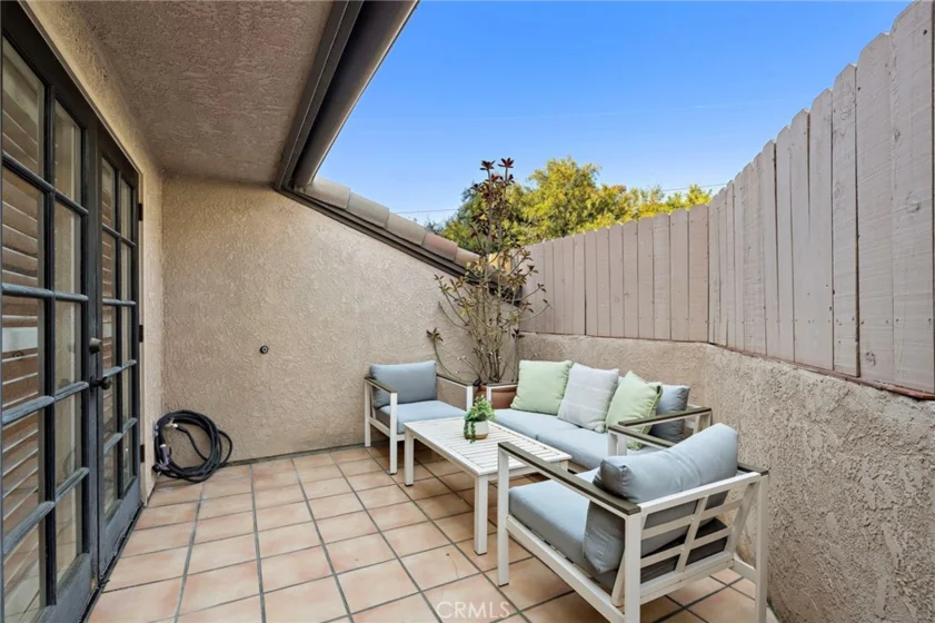 237 Calliope Street photo 4