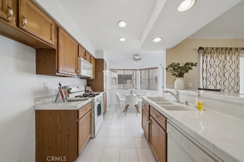 5455 Sylmar #1402 photo 4