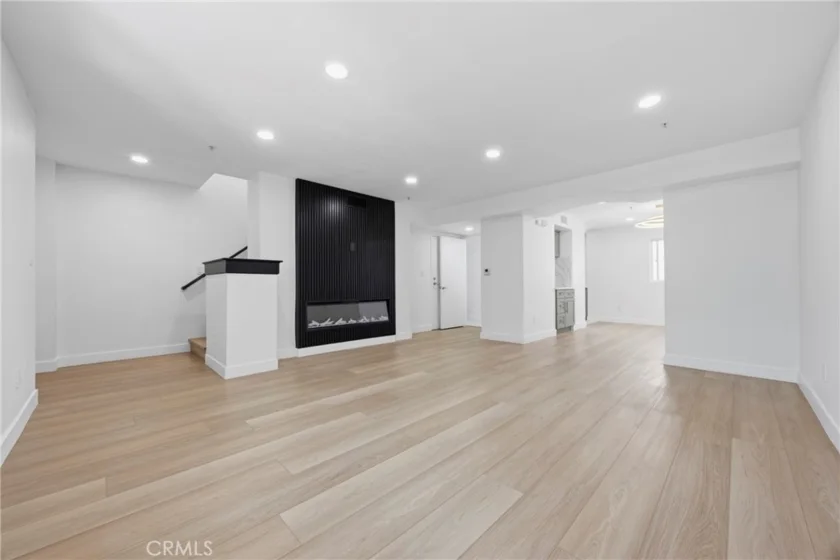 645 W Regent photo 5