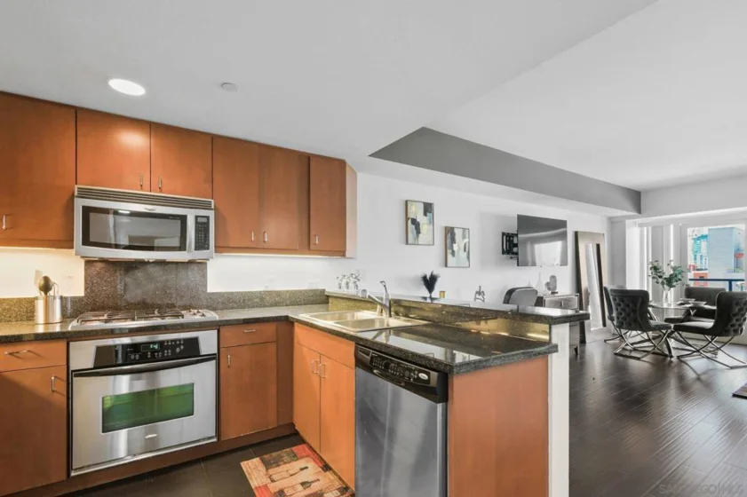 875 G Street #512 photo 31