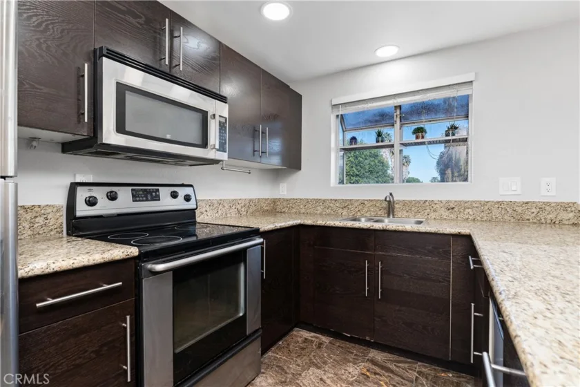 941 Elm #16 photo 5