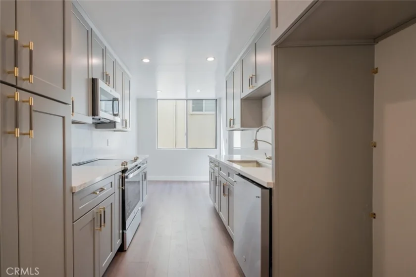 1305 N Columbus Avenue #112 photo 15