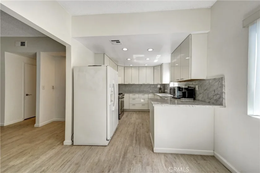 15053 Sherman Way #C photo 7