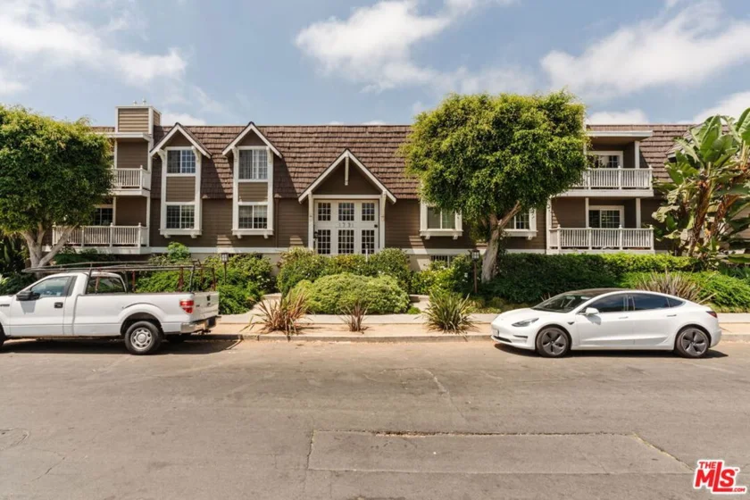 1731 Barry Avenue #214 photo 21