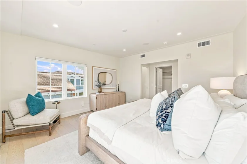 1373 N Coast Highway photo 34