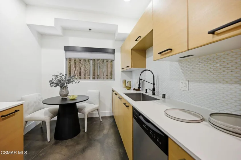 5016 Bakman Avenue #104 photo 14