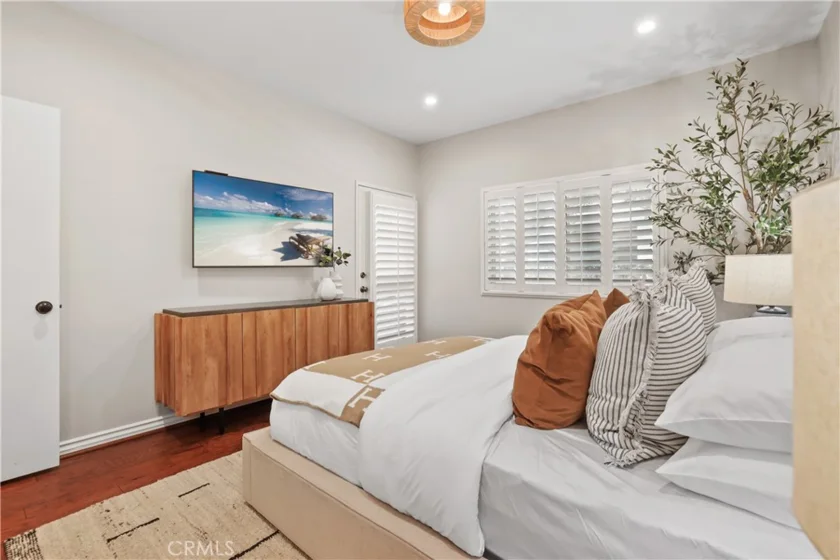 366 Villa Point photo 32