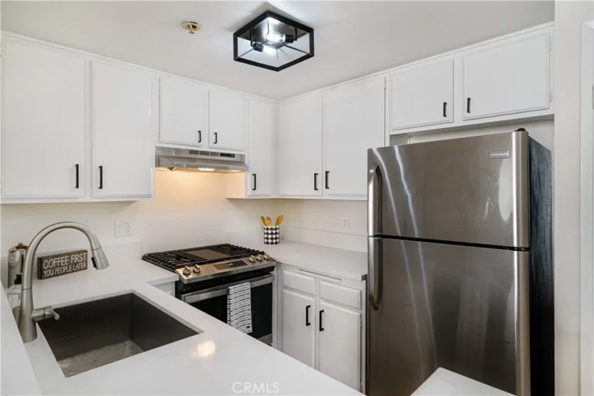 5143 Bakman Avenue #410 photo 1
