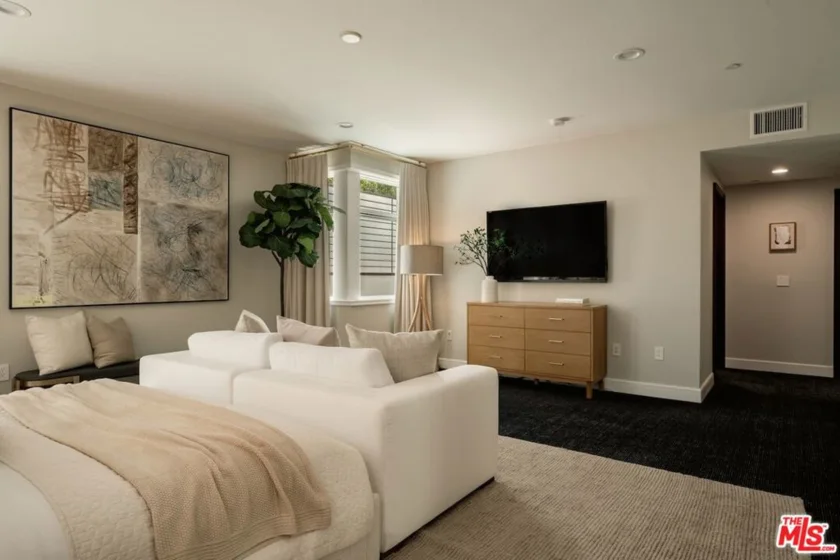 447 N Doheny Drive #101 photo 15