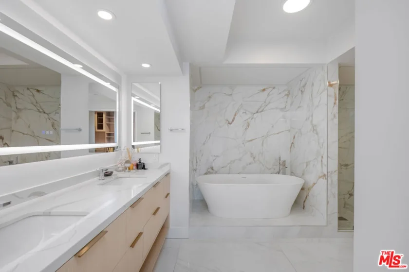 13600 Marina Pointe Drive #907 photo 15