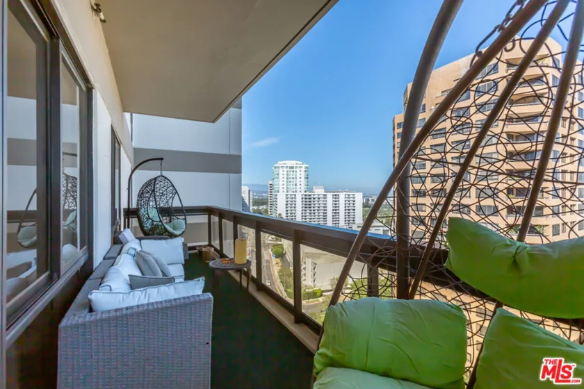 10445 Wilshire Boulevard #1806 photo 17