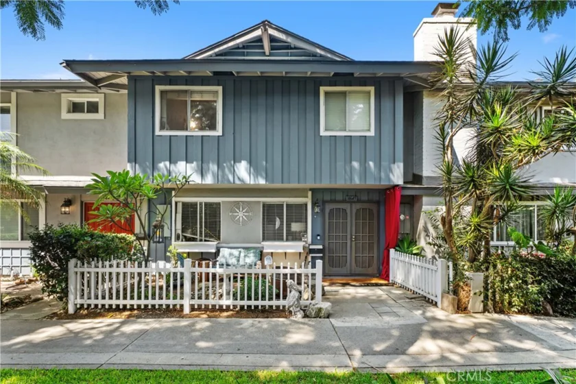 14645 Red Hill photo 1