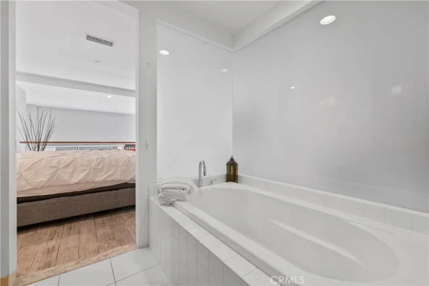 1100 Wilshire Boulevard #1707 photo 18