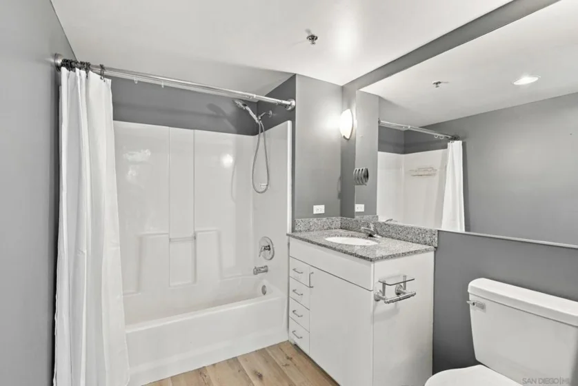 425 W Beech Street #314 photo 19