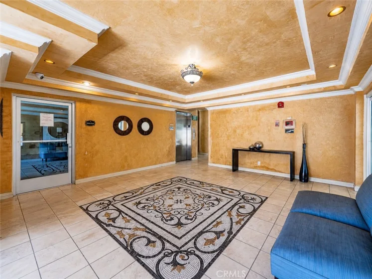 1154 S Barrington Avenue #213 photo 15