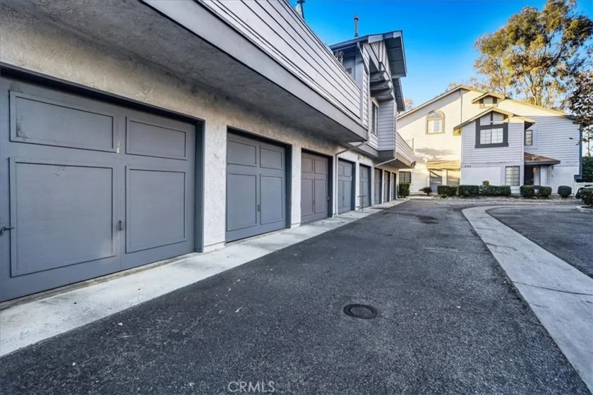 883 W 34th #N photo 10