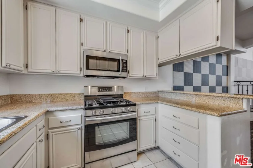 10924 Bloomfield Street #7 photo 4