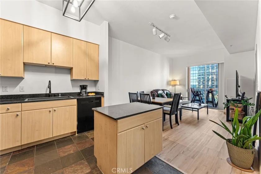 488 E Ocean #809 photo 3