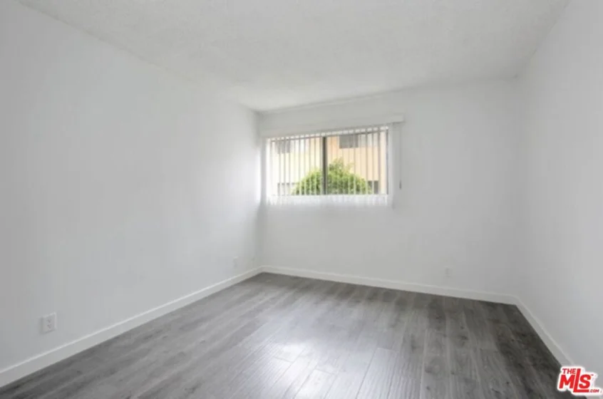 855 Victor Avenue #210 photo 9