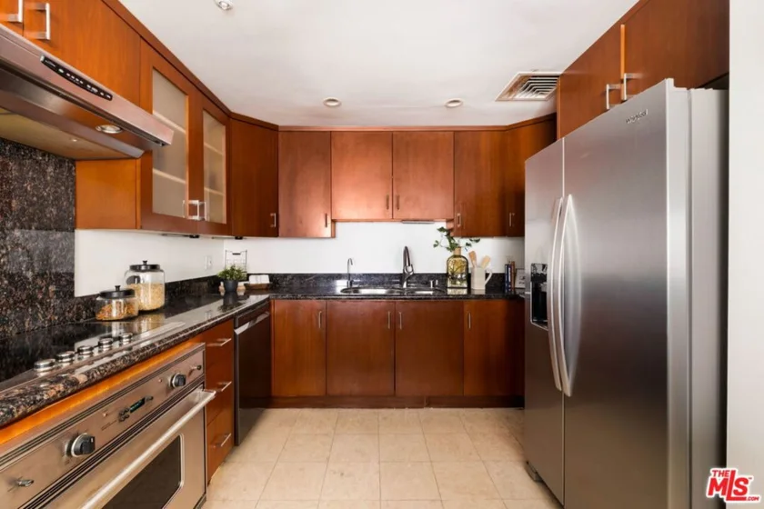 10520 Wilshire Boulevard #303 photo 18