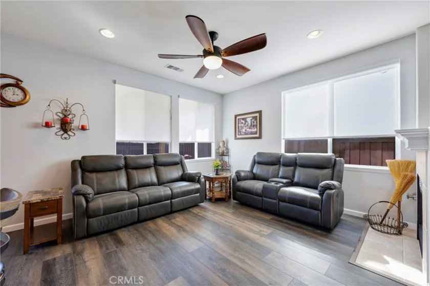39416 Cardiff Avenue photo 21
