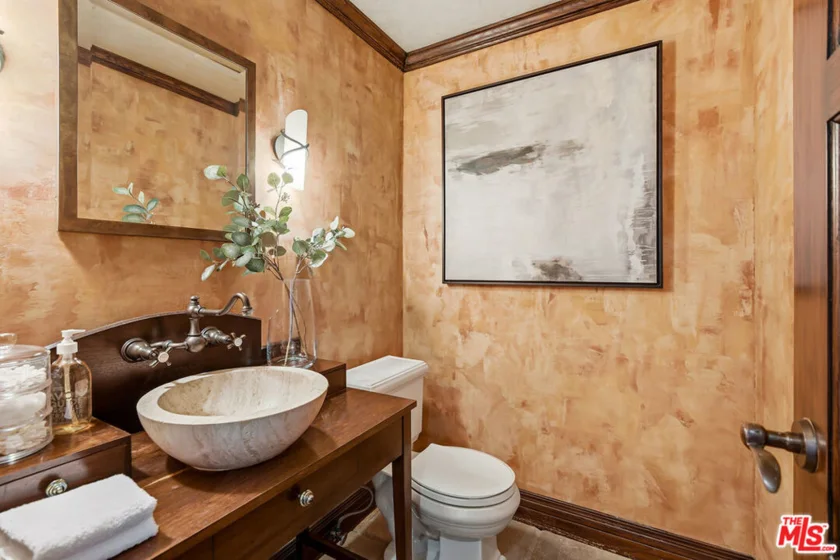 450 N Maple Drive #501 photo 16
