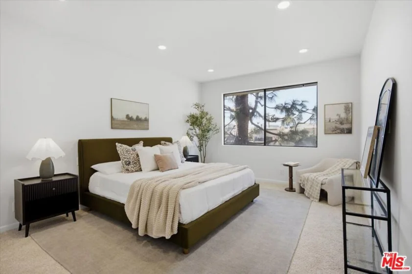 1271 Granville Avenue #402 photo 12