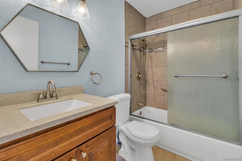 422 Devonshire Gln photo 18