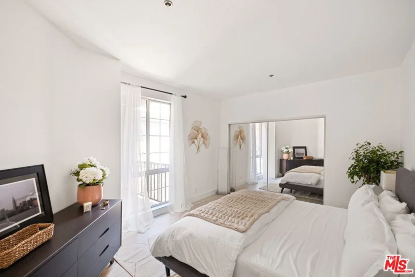585 N Rossmore Avenue #506 photo 9