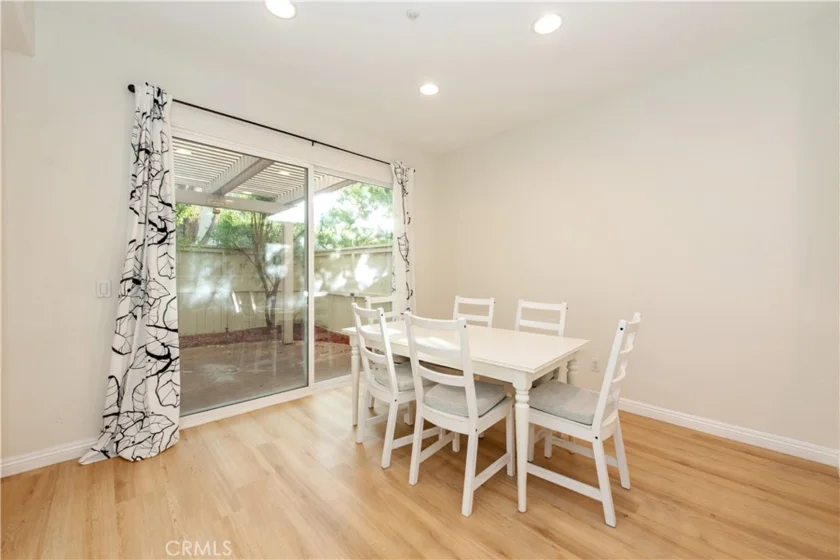 905 Somerville photo 5