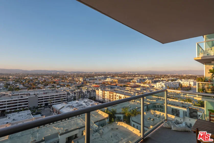 13700 Marina Pointe Drive #1520 photo 21