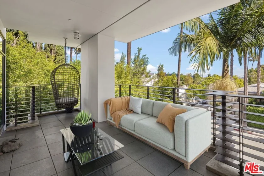 447 N Doheny Drive #305 photo 15