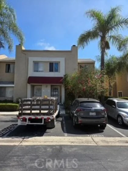 621 W Fletcher photo 1