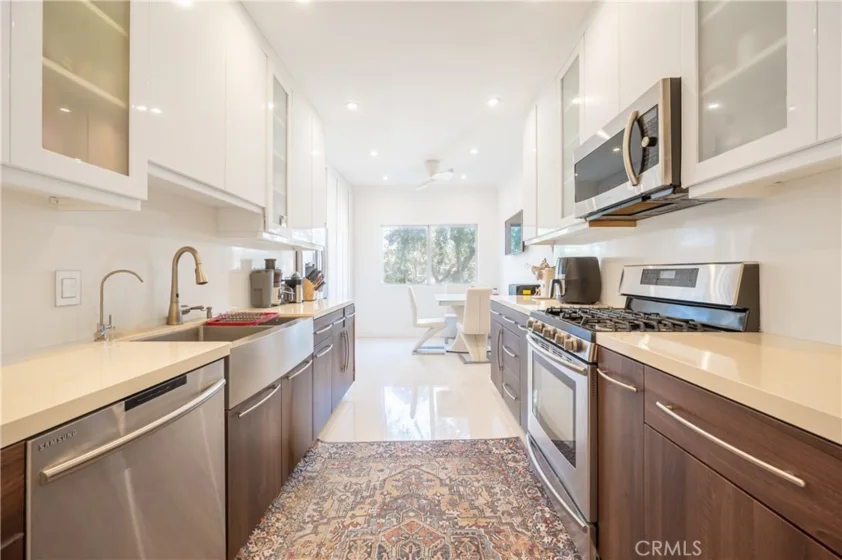11560 Moorpark Street #204 photo 12