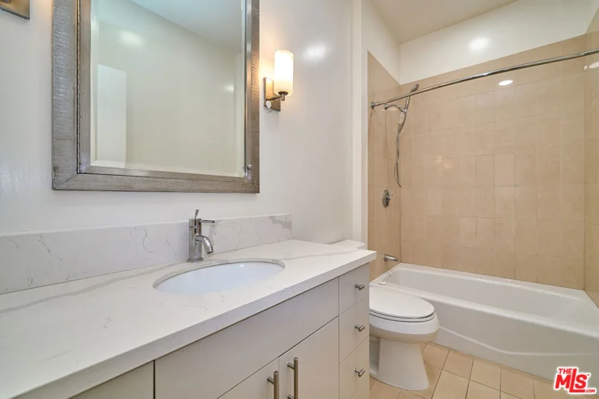 3810 Wilshire Boulevard #1001 photo 25