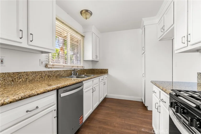 21A Tustin photo 12