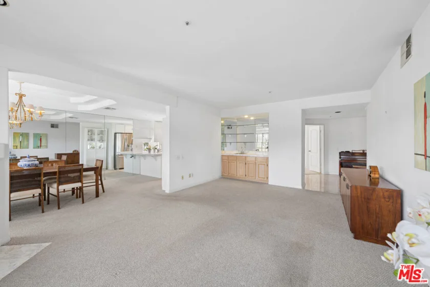 5224 Zelzah Avenue #209 photo 33