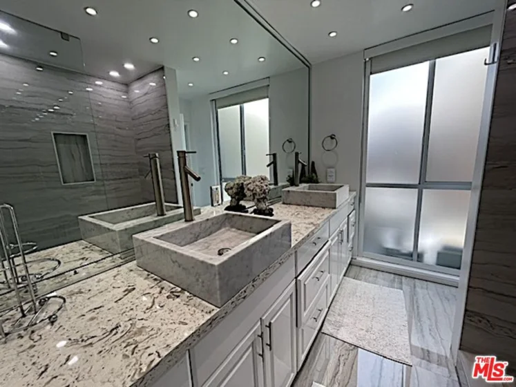 1015 N Kings Road #104 photo 34