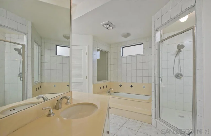 5340 Yarmouth Avenue #205 photo 19