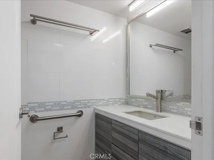 10660 Wilshire Boulevard #302 photo 28