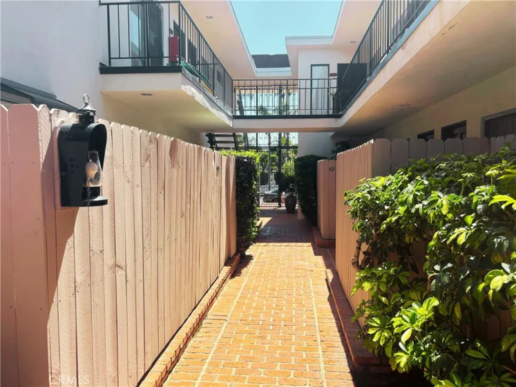 1522 S Centinela Avenue #204 photo 29