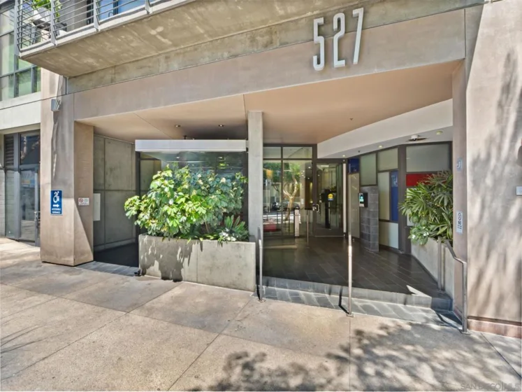 527 10th Avenue #402 photo 26