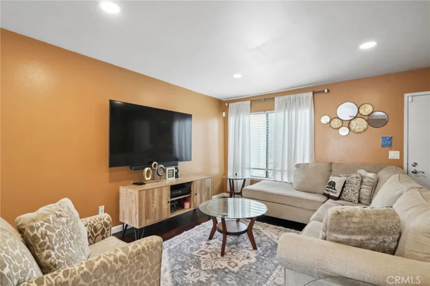 11401 Berendo Avenue #6 photo 16