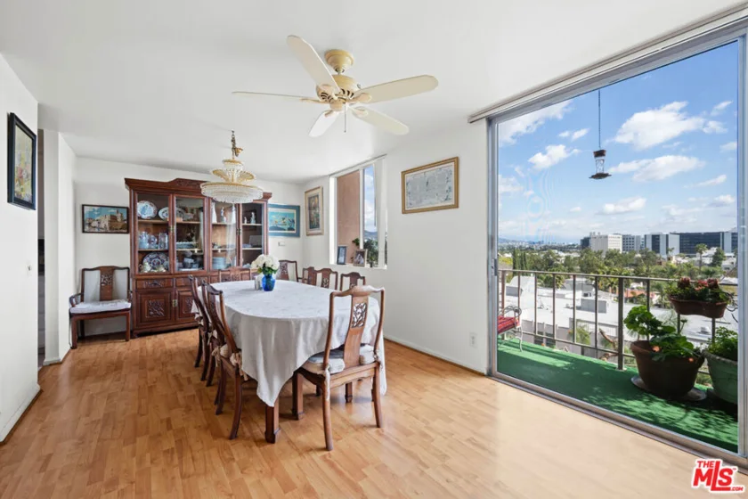 100 S Doheny Drive #512 photo 3