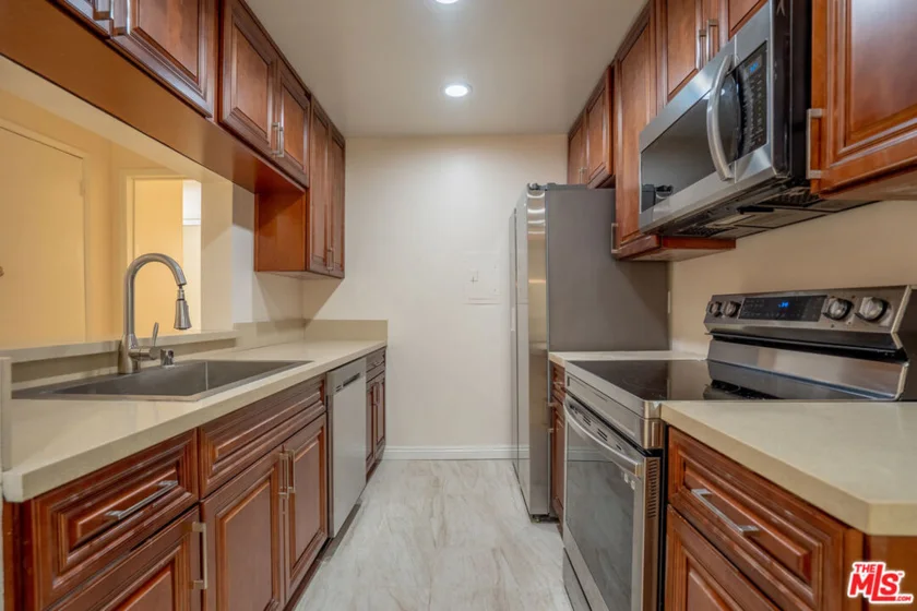 5460 White Oak Avenue #K103 photo 1