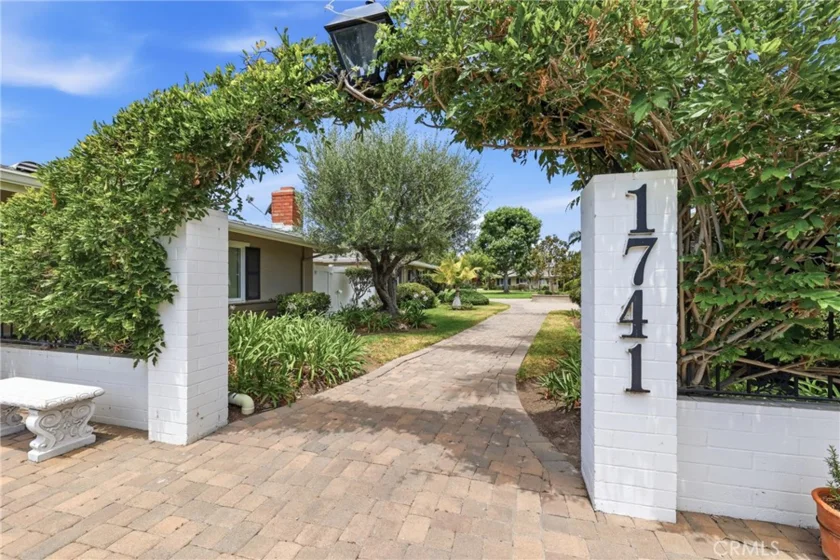 1741 Tustin Avenue #12C photo 1