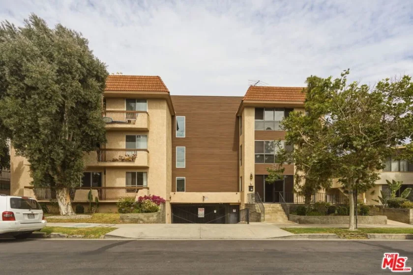 104 S Hayworth Avenue #103 photo 15