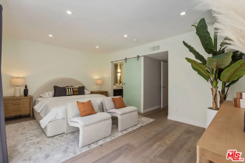 1045 N Kings Road #107 photo 14