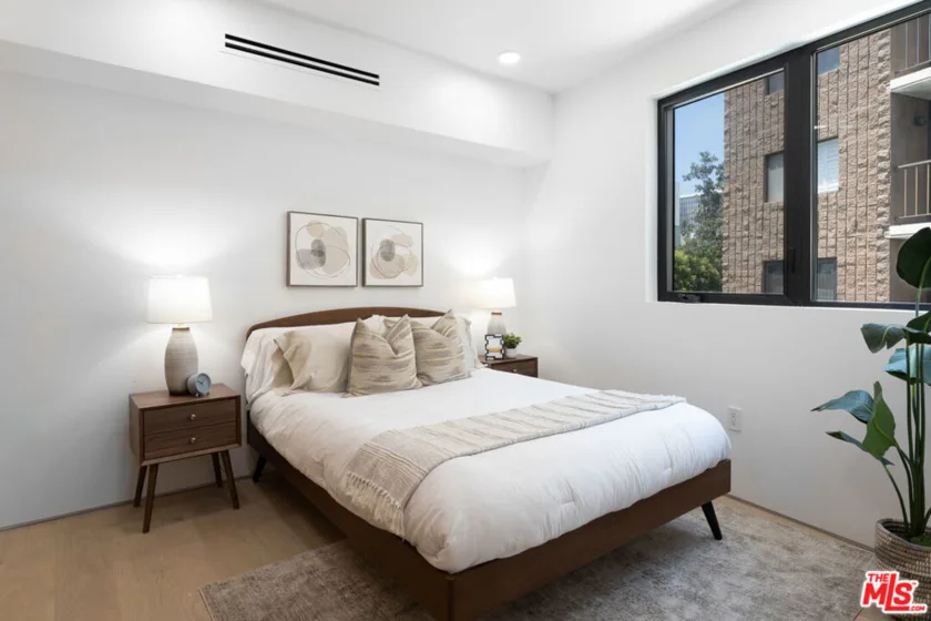 1361 Kelton Avenue #401 photo 12