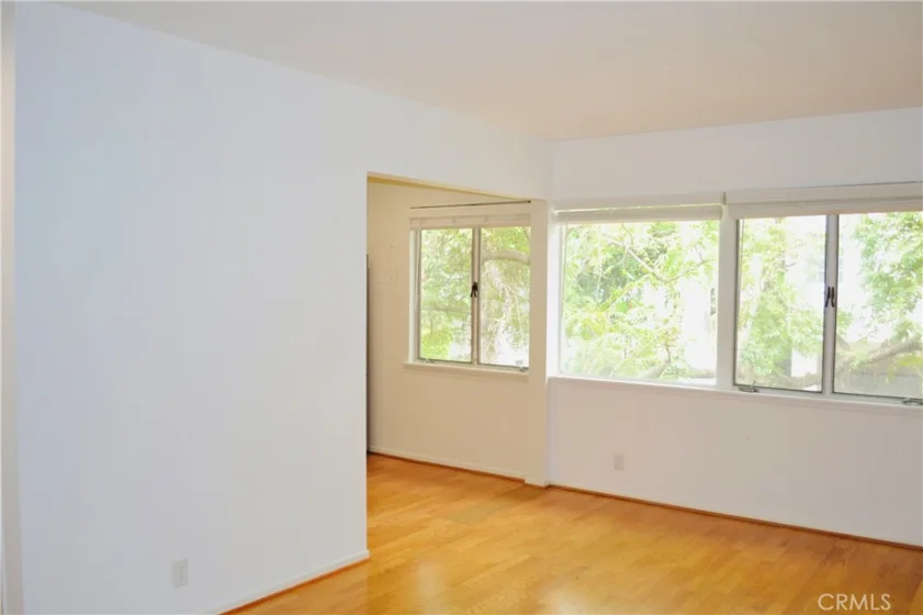 239 S Barrington Avenue #F8 photo 13